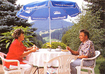 Terasse mit Personen neu